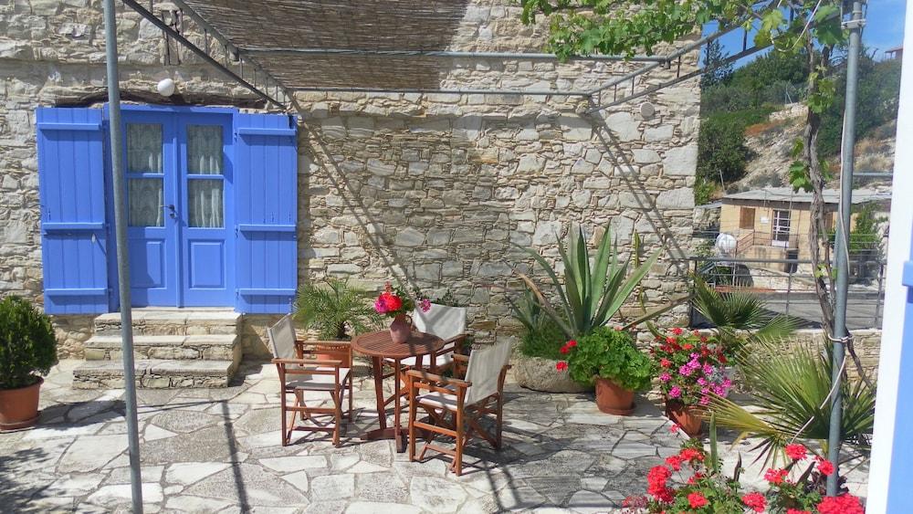 Traditional Village Houses Skarinou Exterior foto